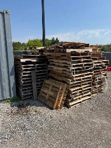 free pallets / Skids