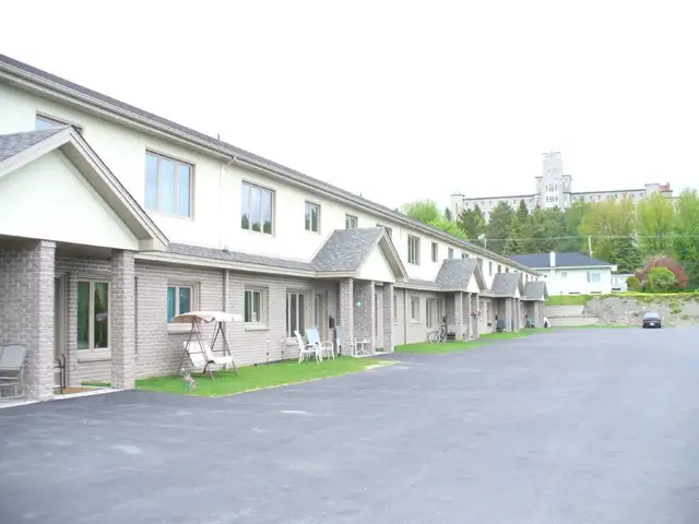 Logement 1 chambre chauffé, sans escalier   23- 25, 30e avenue
