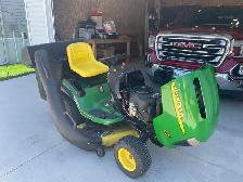 Riding lawn tractor - Photo 2
