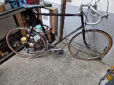 Velo de course norco bourgogne 12 vitesses roues 27po cadre 25po