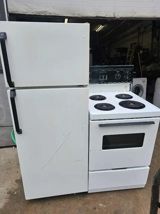 stove and fridge 24' apt size