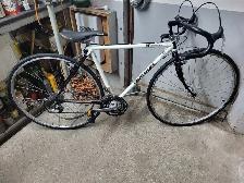 Velo de course nishiki 18 vitesses roues 27po cadre 19.5po