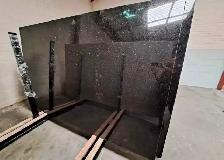 Black Quartz Countertop With Big Stylish Vein