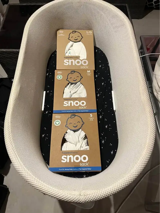SNOO smart sleeper bassinet with 3 sleeps sacs