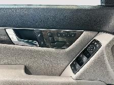 2010 Mercedes-Benz C300 4MATIC Sedan Low km's! Great value! - Photo 11