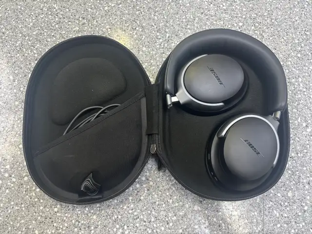 Bose Quiet Comfort 1st Gen Bluetooth Over Ear Headphones in Case