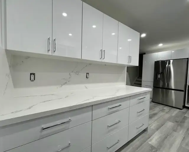 Plain White Countertop With Stylish Island