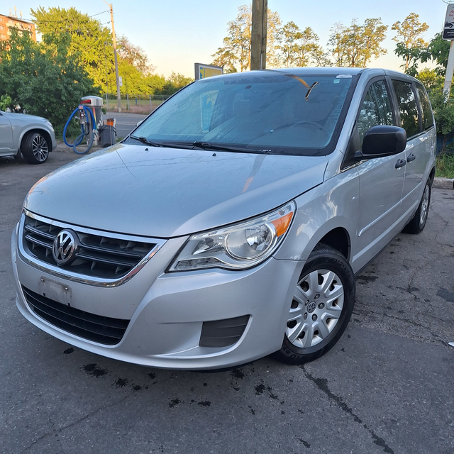 2012 Volkswagen Routan Trendline, only 114,300 km! 25 service re
