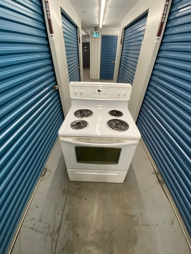 FRIDGDAIRE WHITE COIL ELECTRIC STOVE