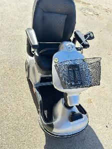 SHOPRIDER VOYAGER Mobility SCOOTER  - ONLY $1,500 - Photo 3
