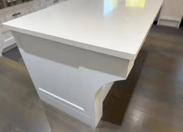 Simple Plain White Quartz Countertop