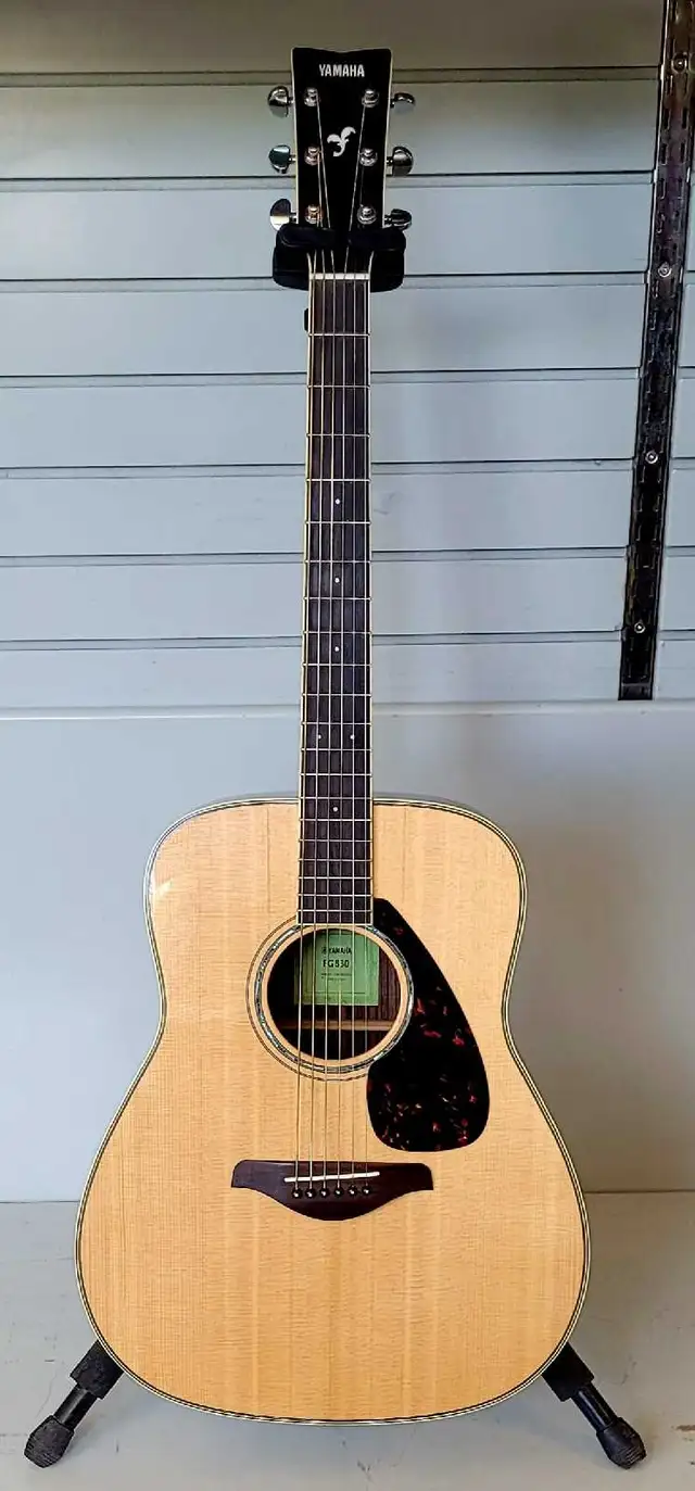 Yamaha FG30 Acoustic Guitar (32731405)