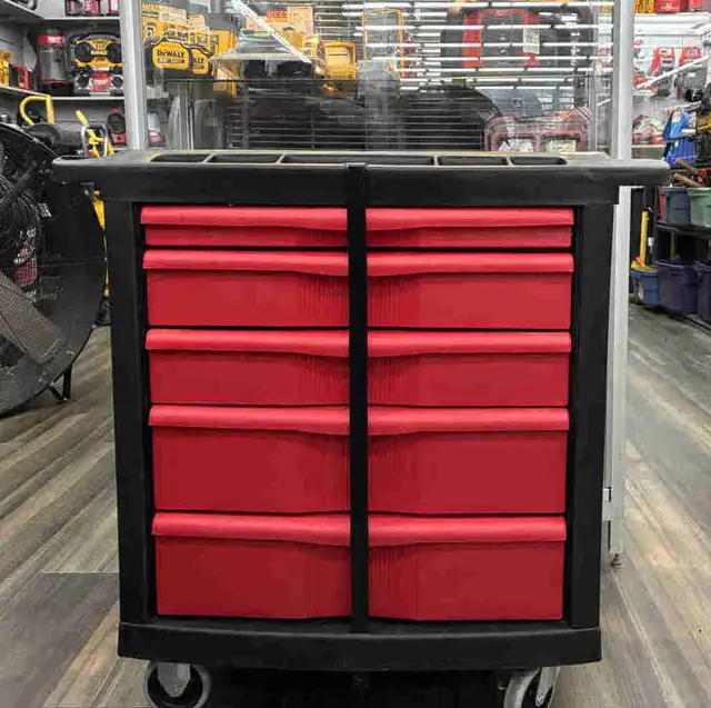Rubbermaid Mobile Workstation