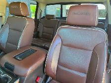 2019 Chevrolet Silverado 3500HD High Country / DUALLY / 4X4 / DI - Photo 20