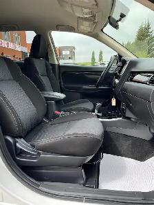 2020 Mitsubishi Outlander ES - Photo 16