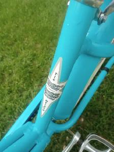 Woman's 26' beach cruiser tire pump and matching helmet - Photo 3