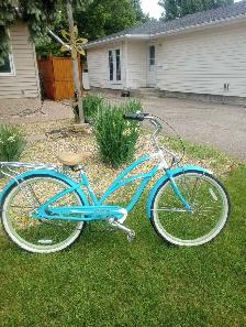 Woman's 26' beach cruiser tire pump and matching helmet - Photo 5