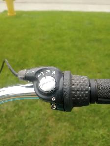 Woman's 26' beach cruiser tire pump and matching helmet - Photo 6