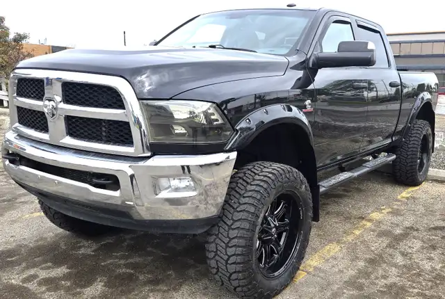 2017 RAM 3500 SLT 4WD Crew✔️DIESEL✔️ 6" Full Skyjacker Lift Kit