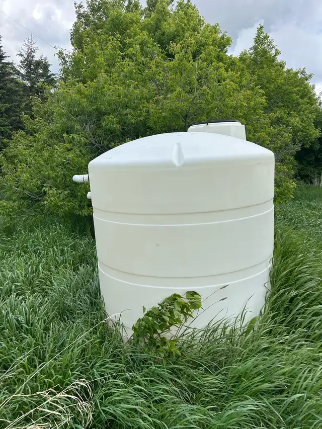 1000 gal water tank