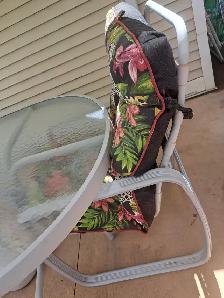 Beautiful Patio Dining Set - Photo 3