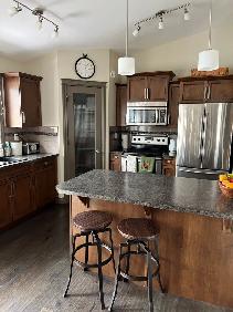 Clearview EXECUTIVE Home - 3 BR / 4 bath - Great Location - Photo 11