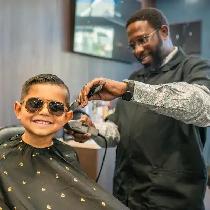barber wanted/ se busca peluquero