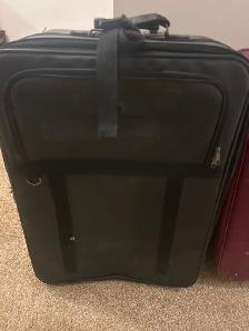 FREE LARGE SUITCASES - Photo 2
