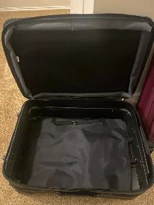 FREE LARGE SUITCASES - Photo 3