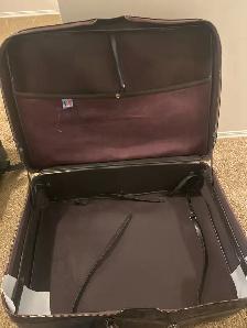 FREE LARGE SUITCASES - Photo 4