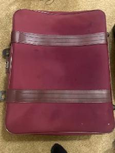 FREE LARGE SUITCASES - Photo 5