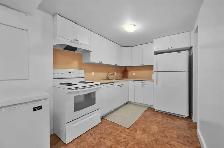 Clean 2 Bedroom Suite in Great Location - Photo 3