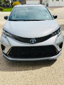FOR SALE: Toyota Sienna Hybrid XSE AWD