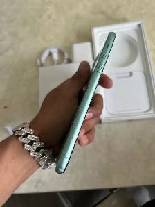 iPhone 11 PRO 512GB - Mint Condition! - Photo 3