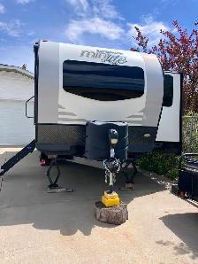 For Sale IMMACULATE 26’ Rockwood Trailer - Photo 2