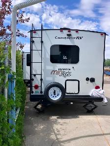 For Sale IMMACULATE 26’ Rockwood Trailer - Photo 4