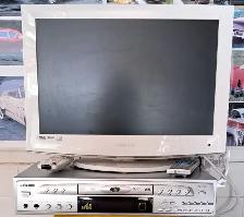 Karaoke Package (DVD Player, 300 discs & 19" Samsung TV - Photo 2