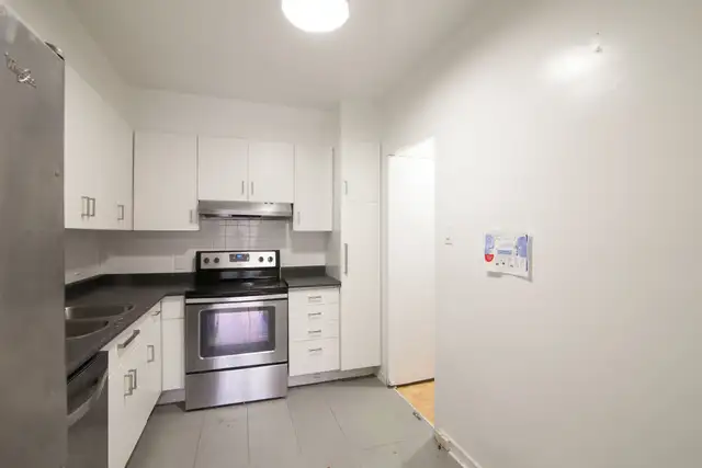 spacious 2-bed unit, Sept 1st, Westmount adj CDN - ID 112