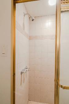 spacious 2-bed unit, Sept 1st, Westmount adj CDN - ID 112 - Photo 12