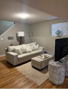 MODERN 2-BEDROOM SUITE WITH PRIVATE DRIVEWAY