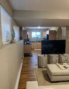 MODERN 2-BEDROOM SUITE WITH PRIVATE DRIVEWAY - Photo 2