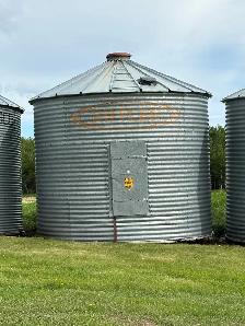 Grain Bins - Photo 3