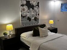 Beautiful bright downtown Oakville apartment - Photo 7