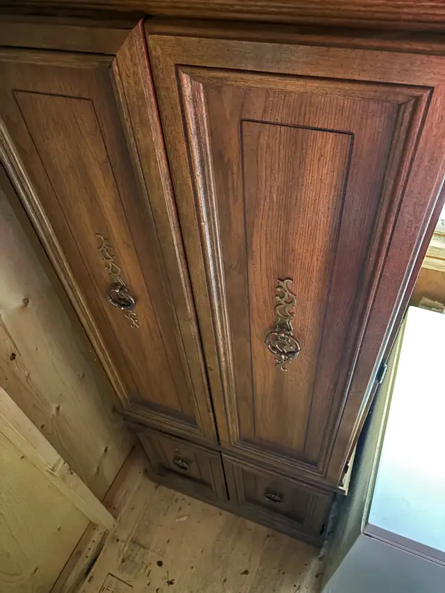 Upright sewing machine cabinet