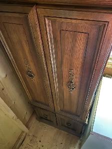 Upright sewing machine cabinet