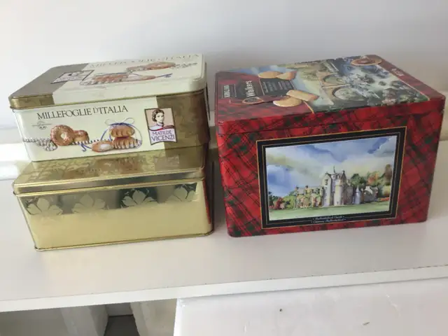 COOKIE TINS