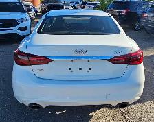 This Sedan/Saloon powered by a Gasoline engine featuring 4WD/4-W - Photo 16