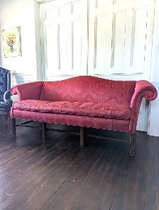 Antique Classic Sofa - Photo 2