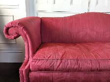 Antique Classic Sofa - Photo 4