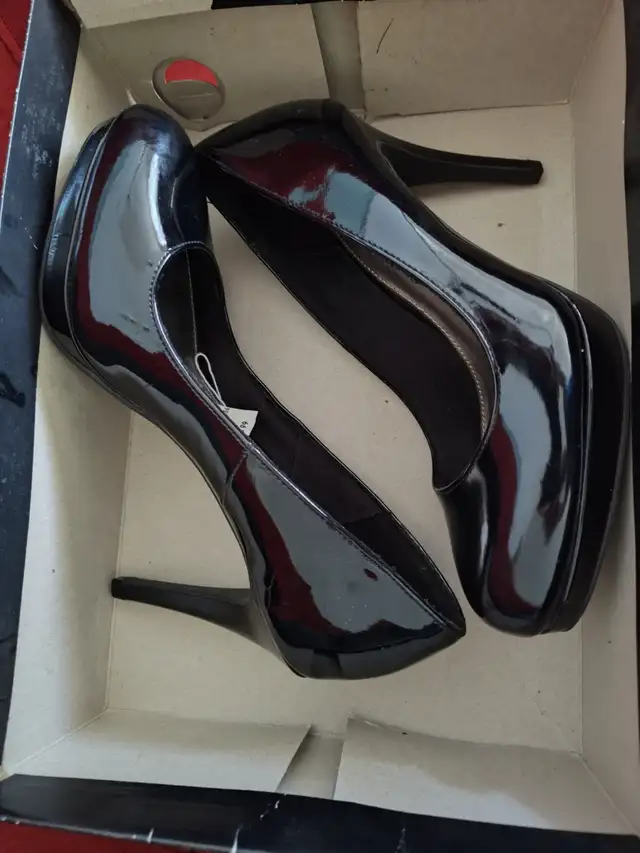 Black heels size 5.5